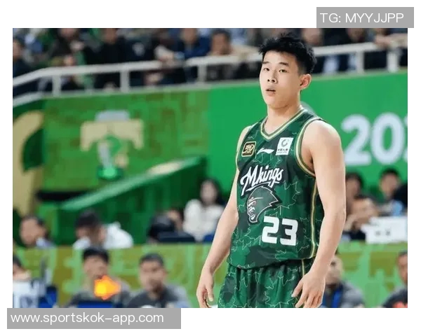 林葳在比赛中表现出色抓住机会贡献8分2板1助展现潜力