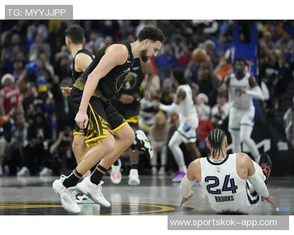 克莱在对阵灰熊中状态回暖场均17分与46个三分引发关注 克莱在对阵灰熊中状态回暖场均17分与46个三分引发关注