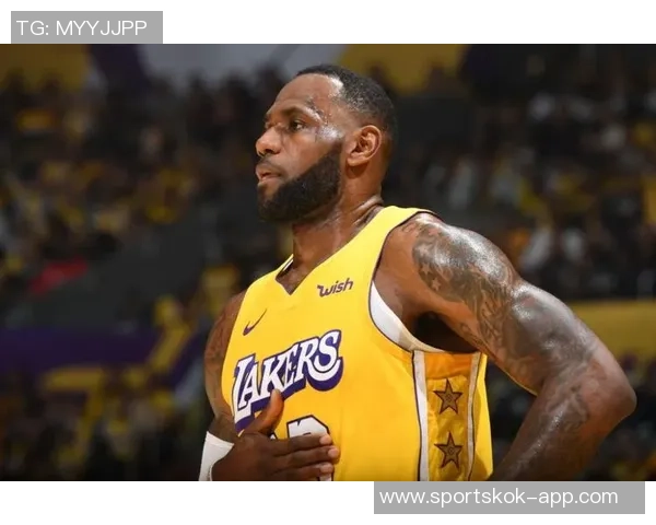 湖人队官方社交媒体分享SnoopDogg造访训练馆精彩瞬间支持主队氛围浓厚 湖人队官方社交媒体分享SnoopDogg造访训练馆精彩瞬间支持主队氛围浓厚